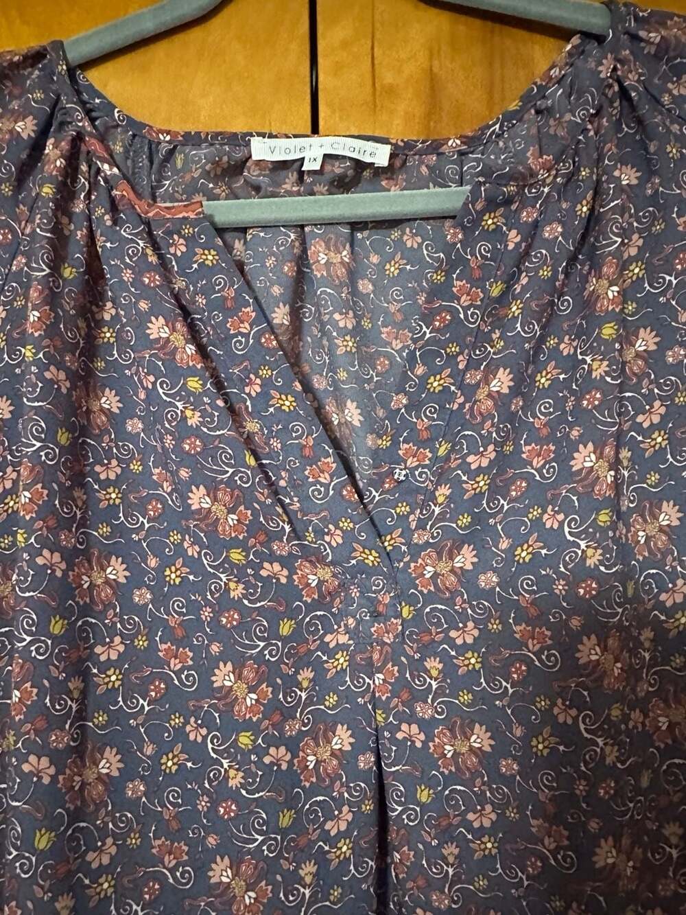 Violet + Claire Floral Blouse Size 1X Blue Boho V-Neck